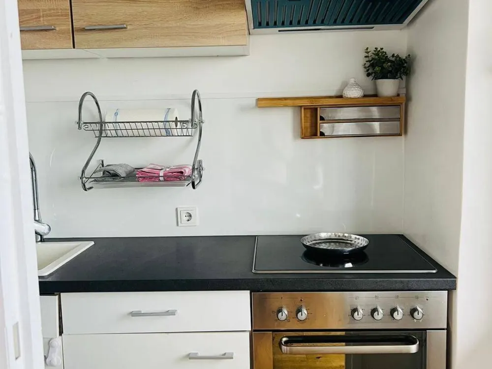 Geräumige 1-Zimmer-Wohnung mit Balkon und Einbauküche in München