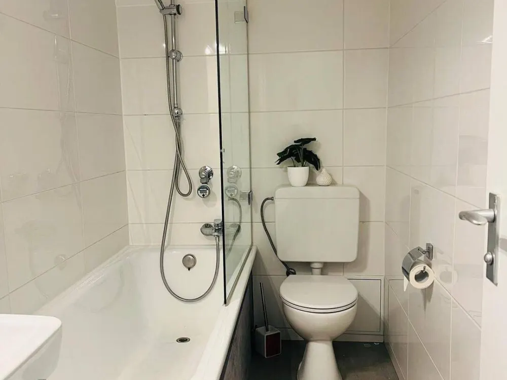 Geräumige 1-Zimmer-Wohnung mit Balkon und Einbauküche in München
