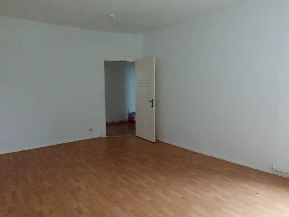 Viel Platz in 2 Zimmern und Balkon in Berlin Reinickendorf