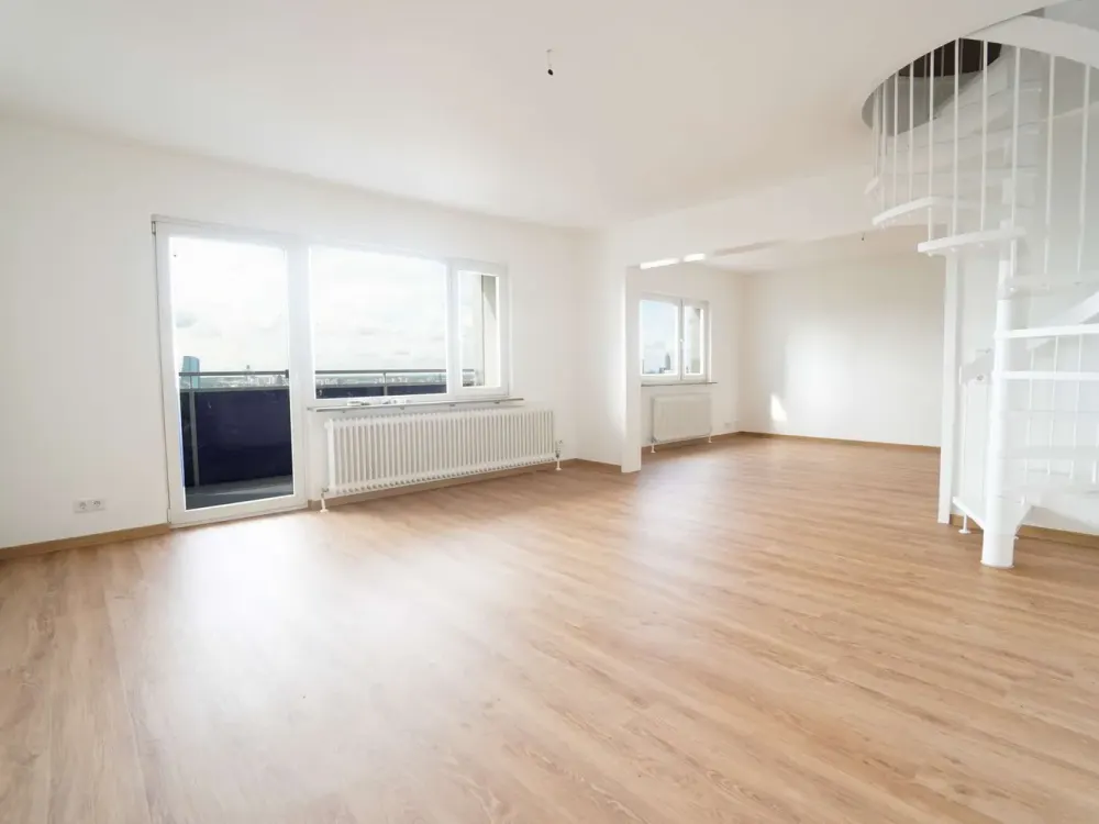 Spacious 5.5-Room Apartment in Frankfurt Bornheim