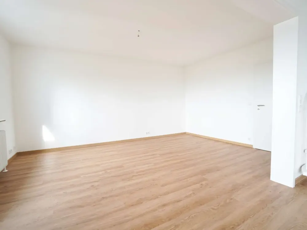 Spacious 5.5-Room Apartment in Frankfurt Bornheim