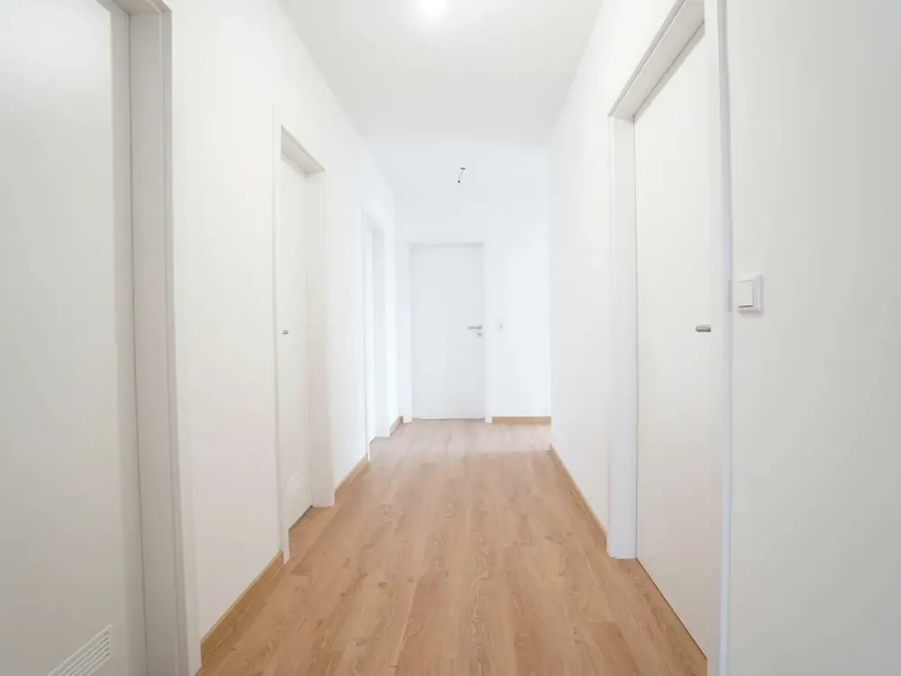 Spacious 5.5-Room Apartment in Frankfurt Bornheim