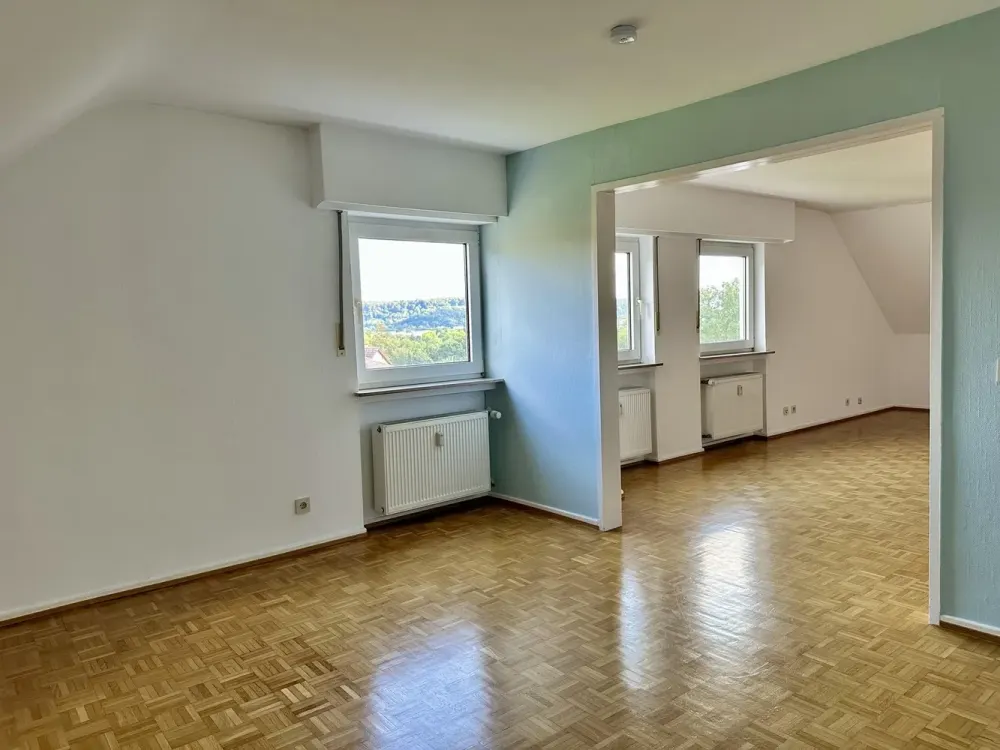 Gedämmte, helle Dachgeschosswohnung, 3 Zimmer + Arbeitszimmer mit Panoramablick auf der Bellevue
