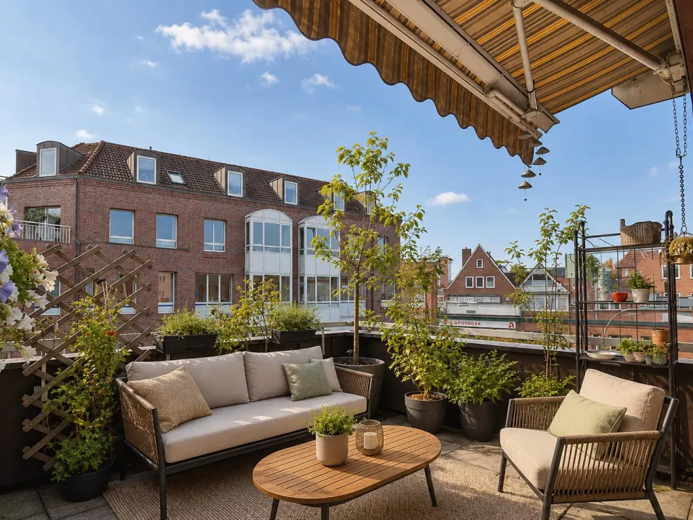 Living in an absolutely central location: 3-room maisonette apartment with roof terrace in Bergedorf
