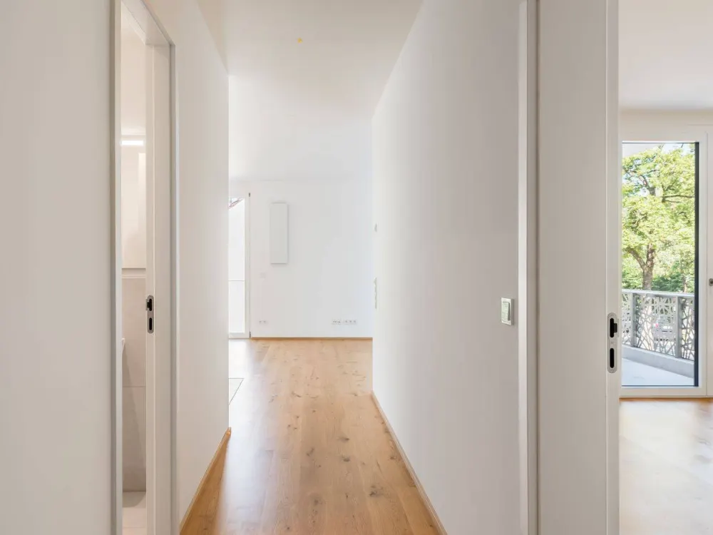 Erstbezug: Großzügige 2-Zimmer-Wohnung mit Balkon und zwei Bädern in begehrter Lage von Obermenzing