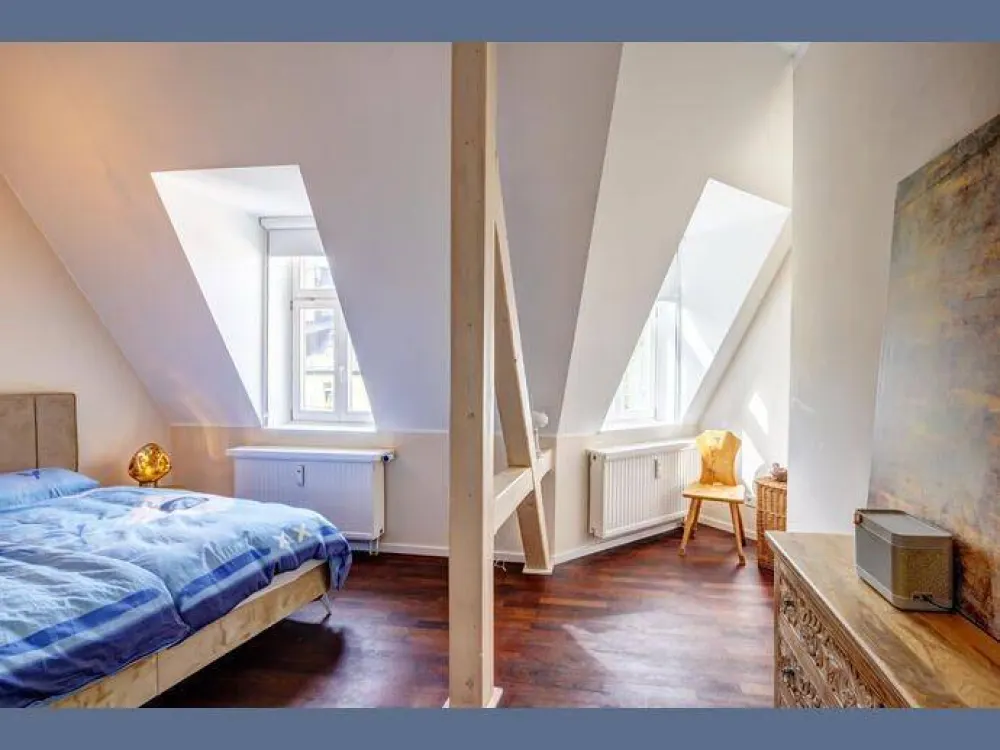 Möbliert: Individuelle Maisonettewohnung an der Theresienwiese