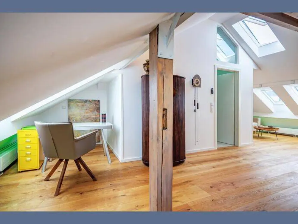 Möbliert: Individuelle Maisonettewohnung an der Theresienwiese