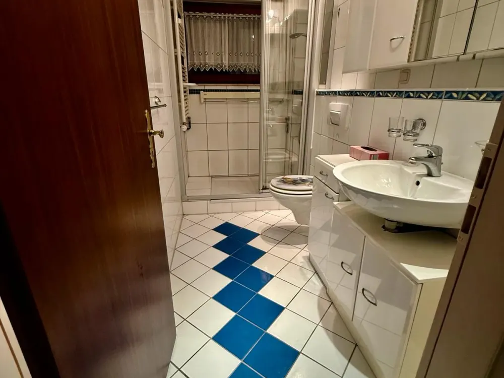 Möblierstes schönes Zimmer in WG zu vermieten AB September