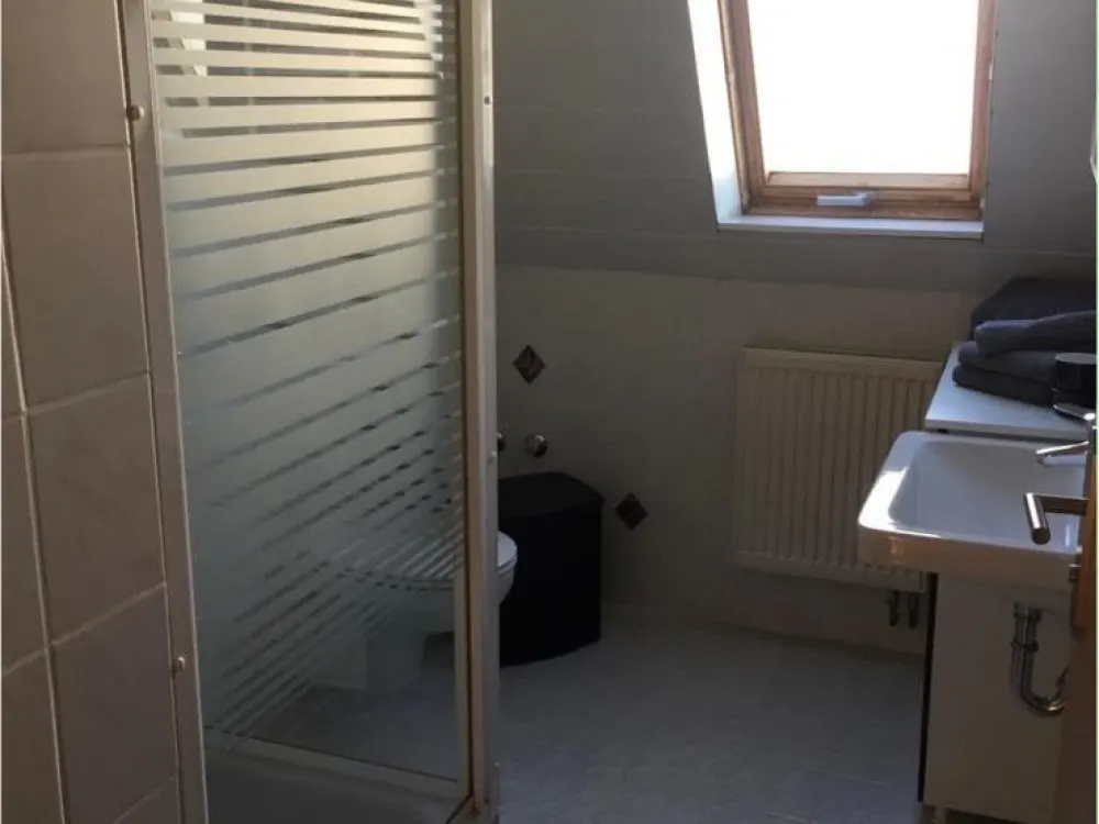 2 Zimmer vollmöblierte Wohnung gerne auch an Monteure Studenten