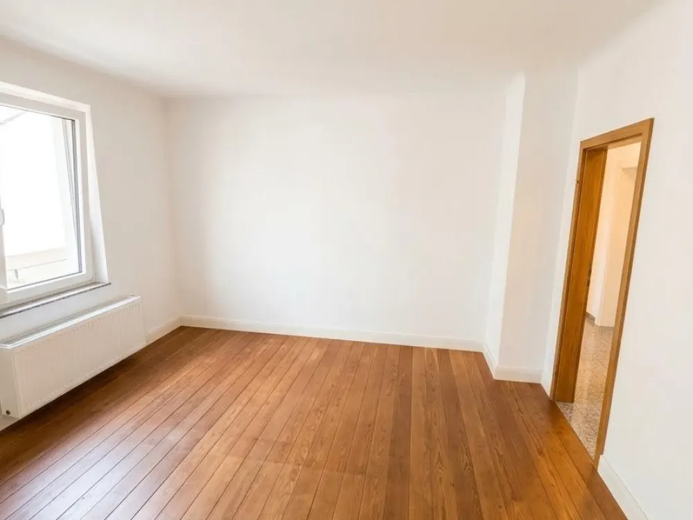 Gepflegte 2 Zimmer Altbauwohnung mit Echtholzparkett & Einbauküch