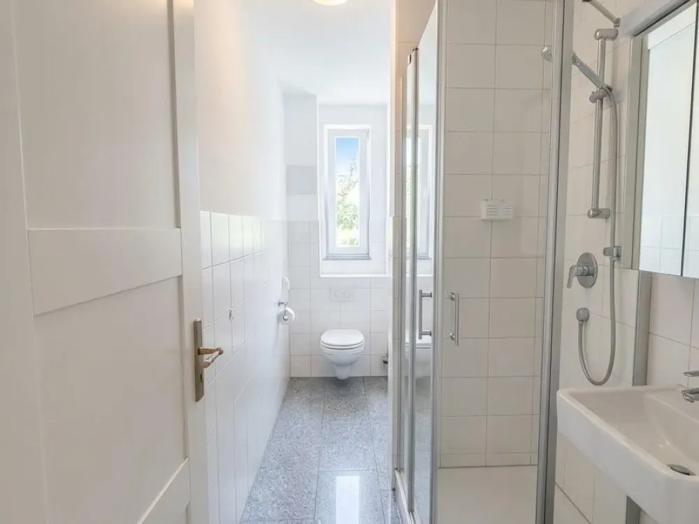 Gepflegte 2 Zimmer Altbauwohnung mit Echtholzparkett & Einbauküch