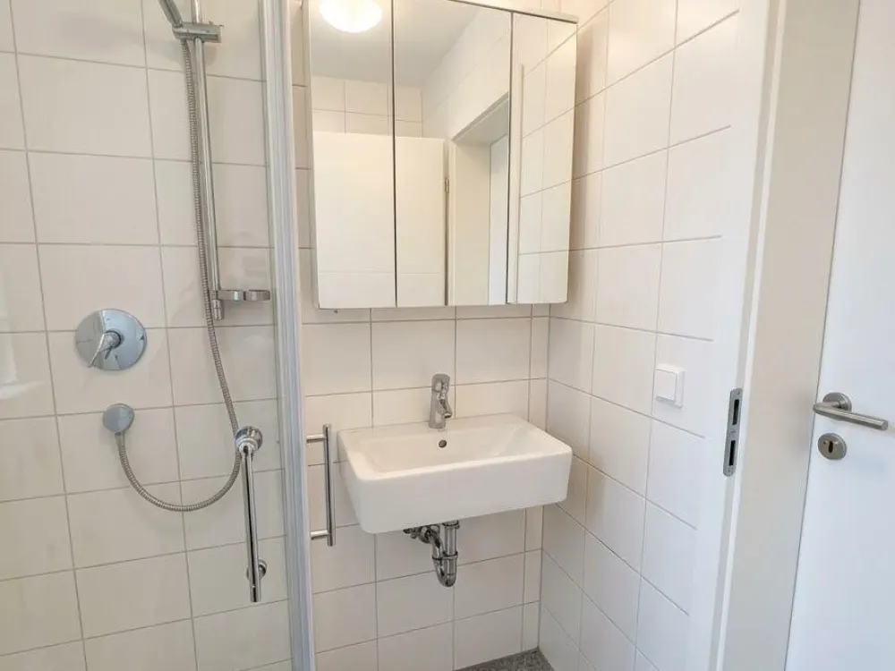 Gepflegte 2 Zimmer Altbauwohnung mit Echtholzparkett & Einbauküch