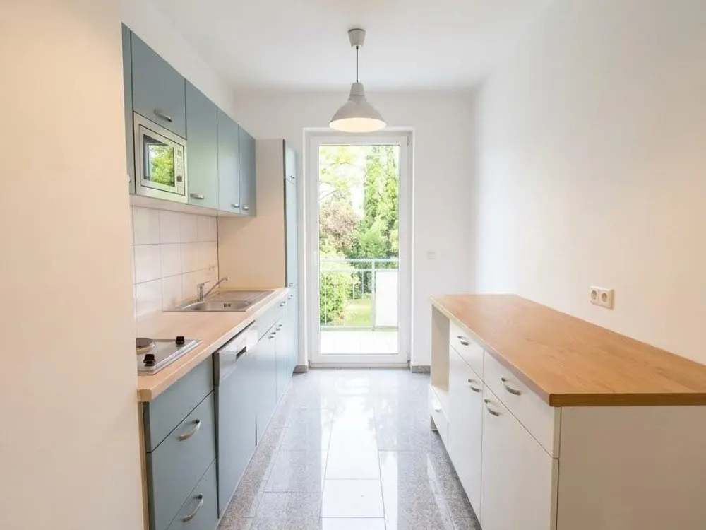 Gepflegte 2 Zimmer Altbauwohnung mit Echtholzparkett & Einbauküch