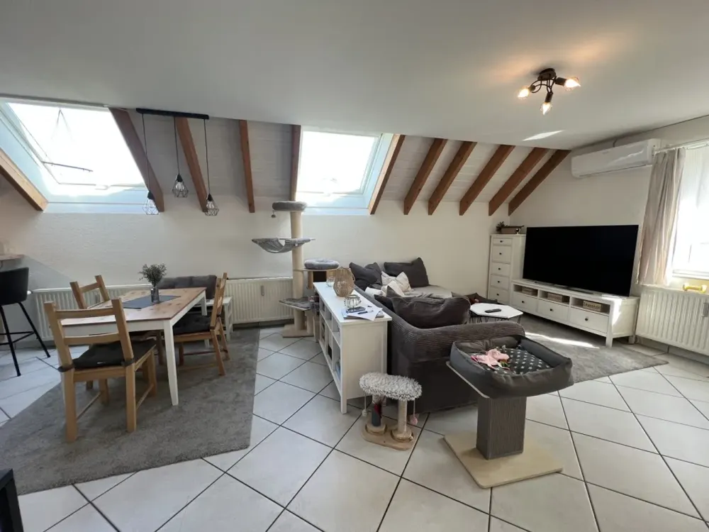 +++ TOP WOHNUNG MIT BAlKON IN OHLIGS +++