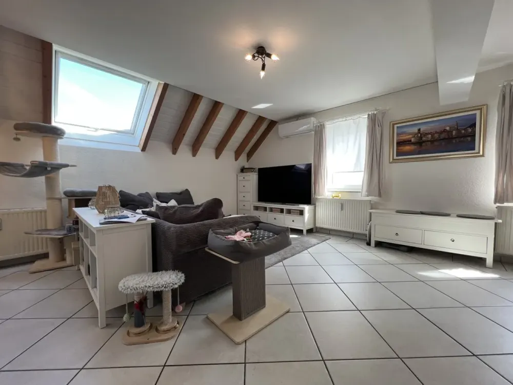 +++ TOP WOHNUNG MIT BAlKON IN OHLIGS +++