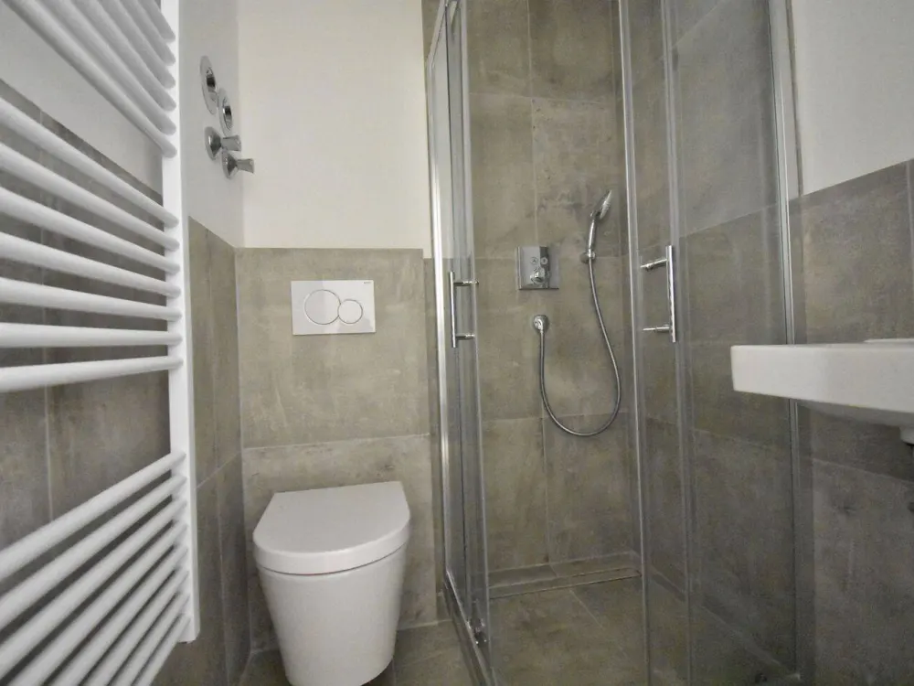 ERSTBEZUG nach Sanierung! Modernes Apartment in zentraler Lage zu vermieten