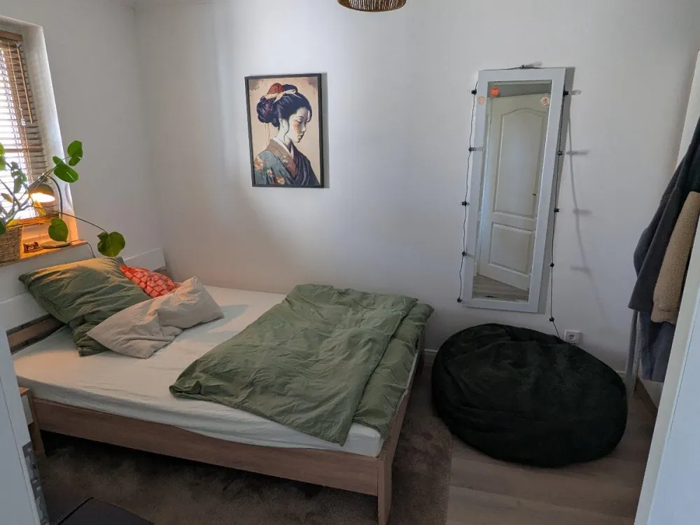 Moderne 2-Zimmer-Wohnung mit Balkon, Einbauküche & Stellplatz