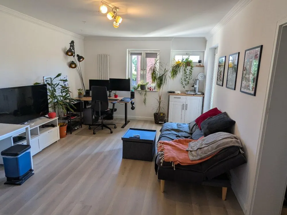 Moderne 2-Zimmer-Wohnung mit Balkon, Einbauküche & Stellplatz