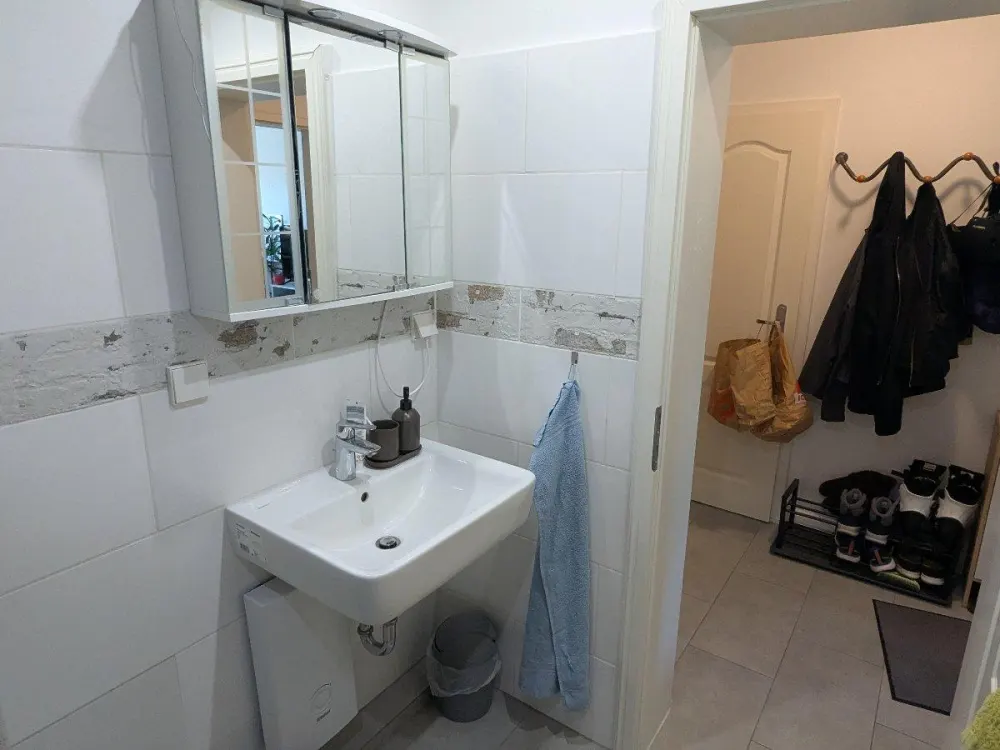 Moderne 2-Zimmer-Wohnung mit Balkon, Einbauküche & Stellplatz