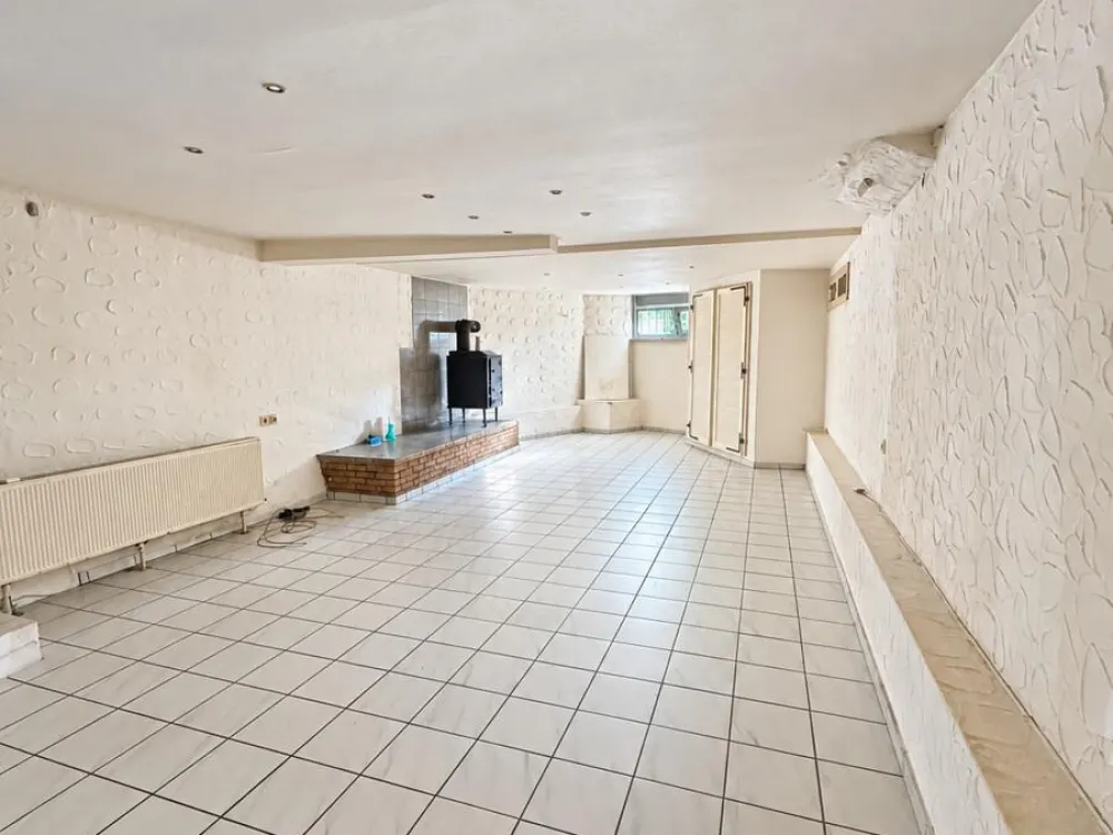 Spacious 1-Room Apartment in Neunkirchen