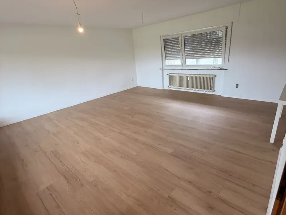 Charmante 3 Zimmer- Wohnung mit Ausblick ins Grüne in Frankfurt am Main