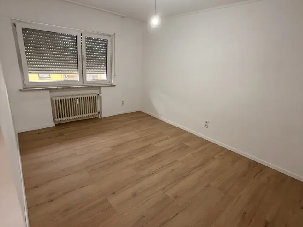 Charmante 3 Zimmer- Wohnung mit Ausblick ins Grüne in Frankfurt am Main