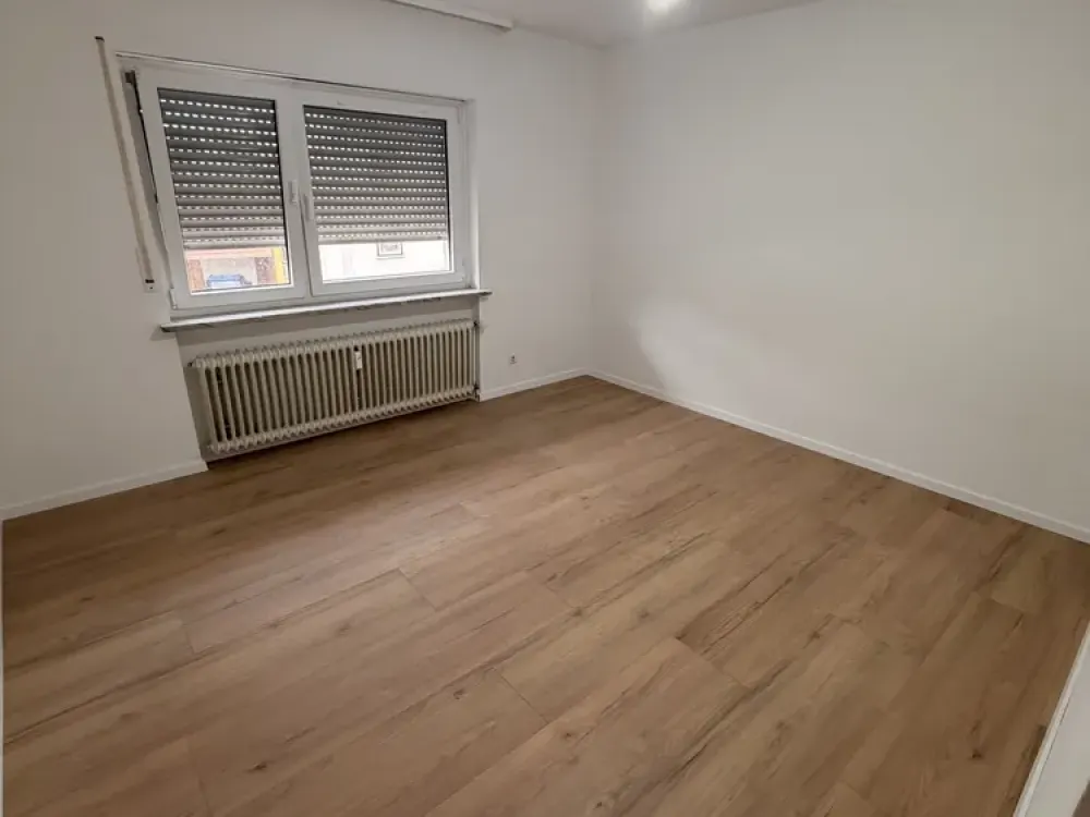 Charmante 3 Zimmer- Wohnung mit Ausblick ins Grüne in Frankfurt am Main