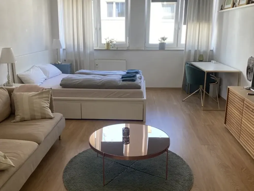 1-Zimmer-Wohnung mit Balkon direkt am Ebertplatz, Nachmieter gesucht