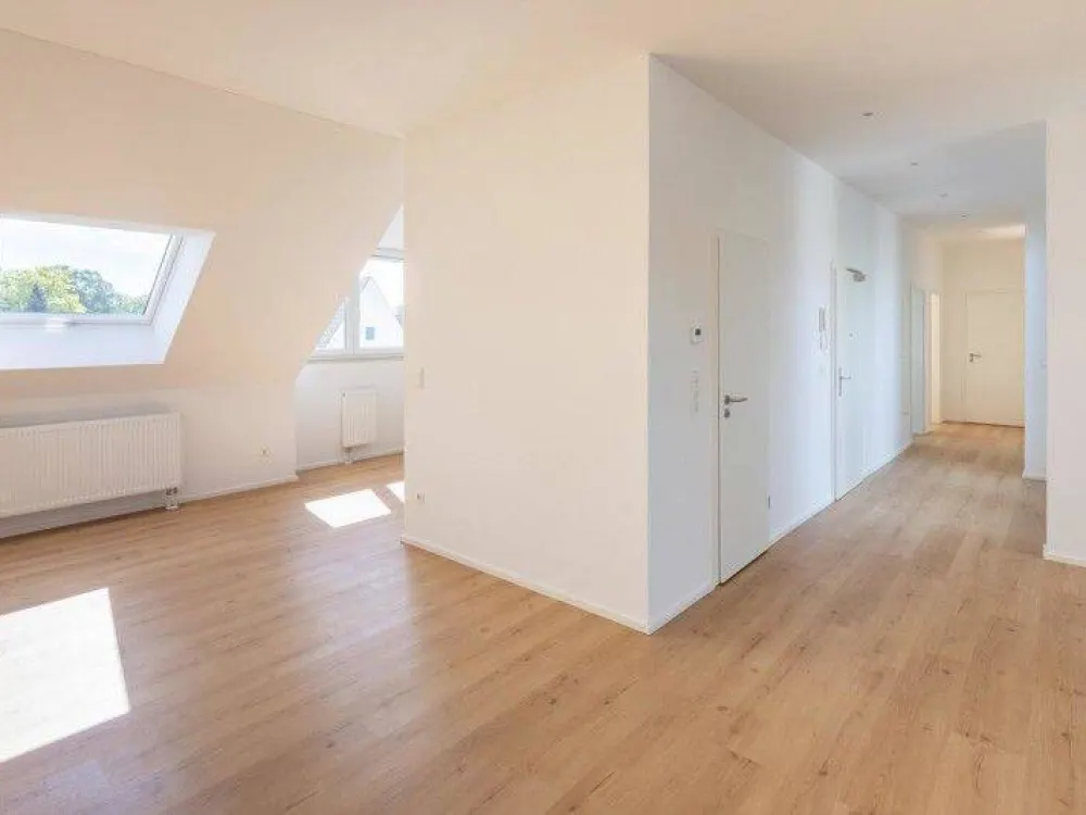 Wow! Very bright 3-room attic apartment with balcony