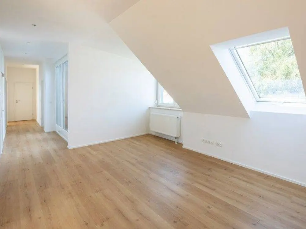 Wow! Very bright 3-room attic apartment with balcony