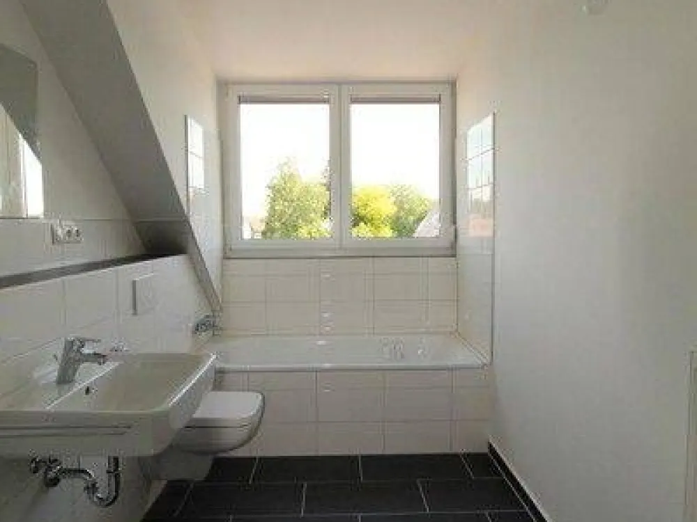 Wow! Very bright 3-room attic apartment with balcony