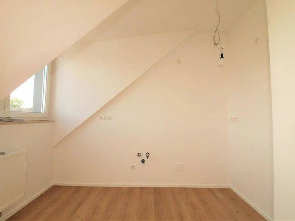 Wow! Very bright 3-room attic apartment with balcony