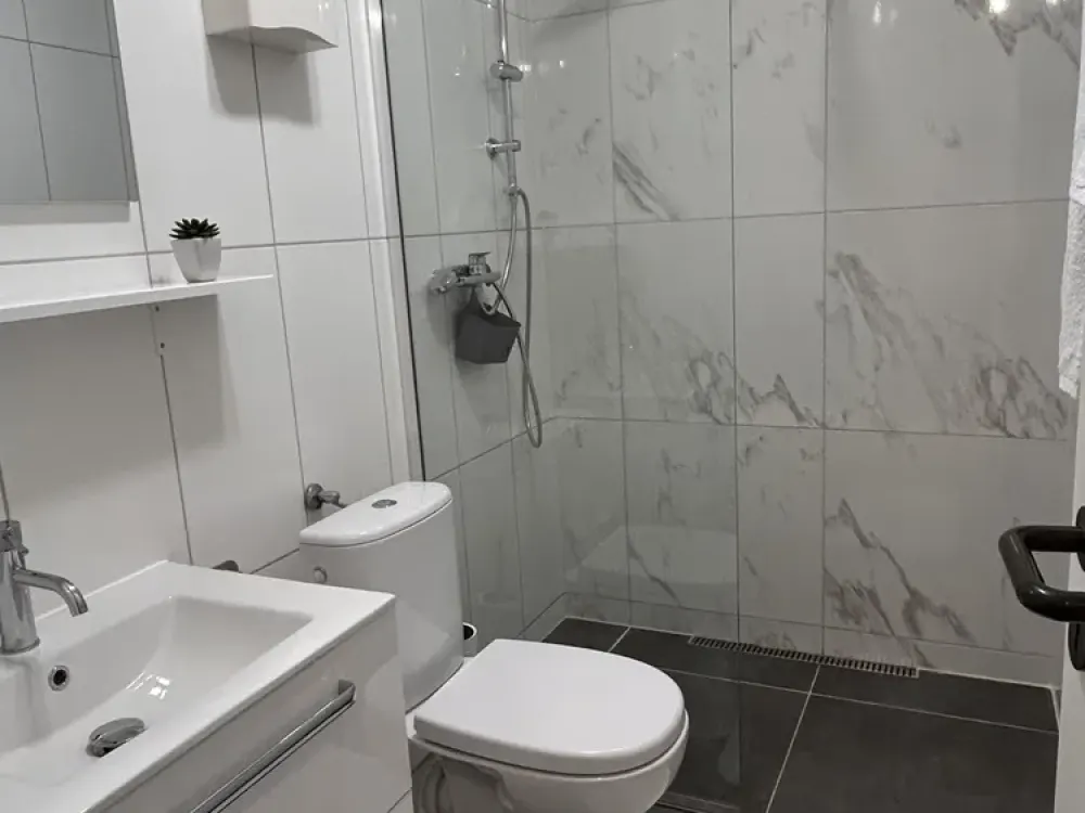 Voll möblierte und renovierte 1-Zimmer-Wohnung in Paderborn Schloss Neuhaus