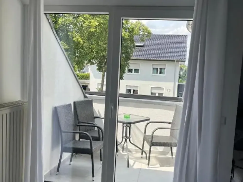 Voll möblierte und renovierte 1-Zimmer-Wohnung in Paderborn Schloss Neuhaus