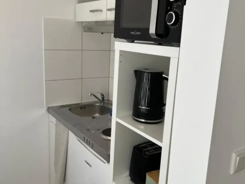 Voll möblierte und renovierte 1-Zimmer-Wohnung in Paderborn Schloss Neuhaus