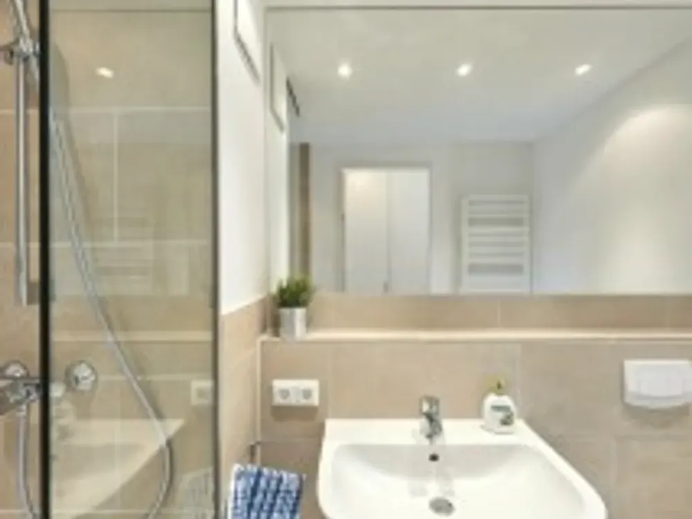Wunderschönes Apartment-Voll Möbliert-all inclusive Wohnen-Nähe Europaviertel