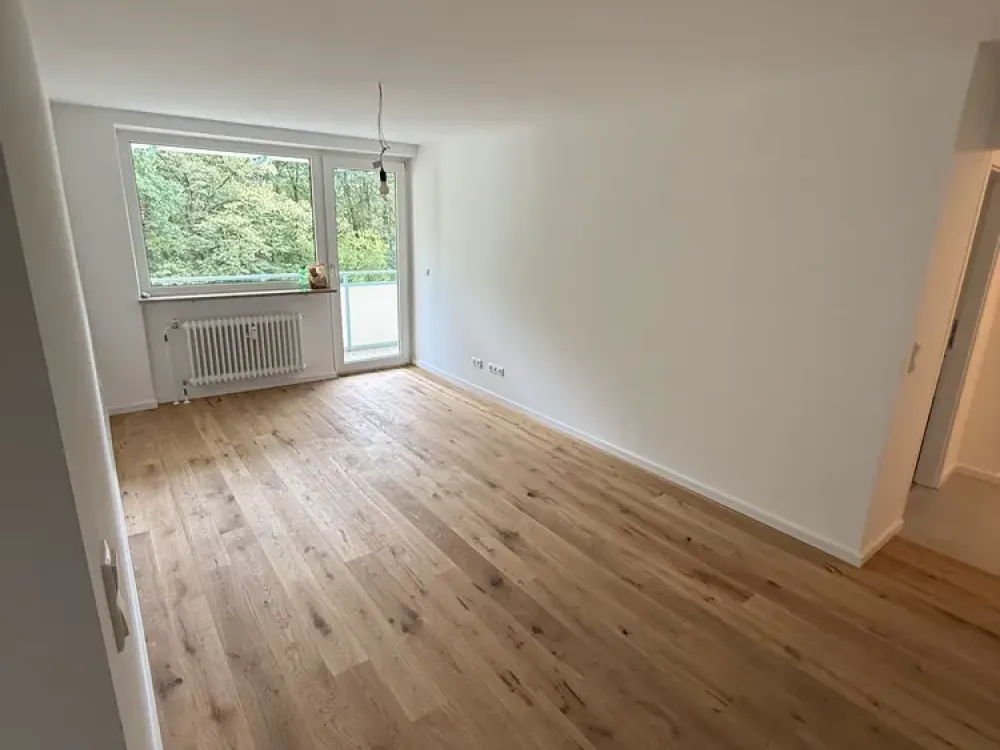 Großzügiges Wohnen in Perlach: Kernsanierte, helle 4-Zimmer-Wohnung mit Balkon