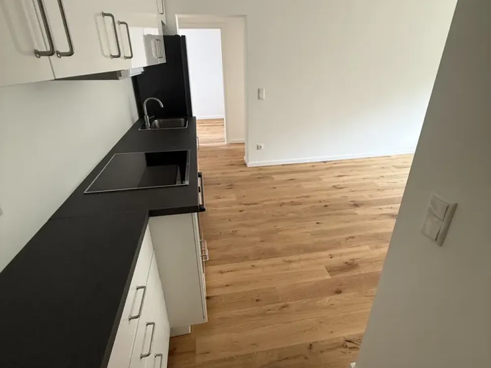 Großzügiges Wohnen in Perlach: Kernsanierte, helle 4-Zimmer-Wohnung mit Balkon