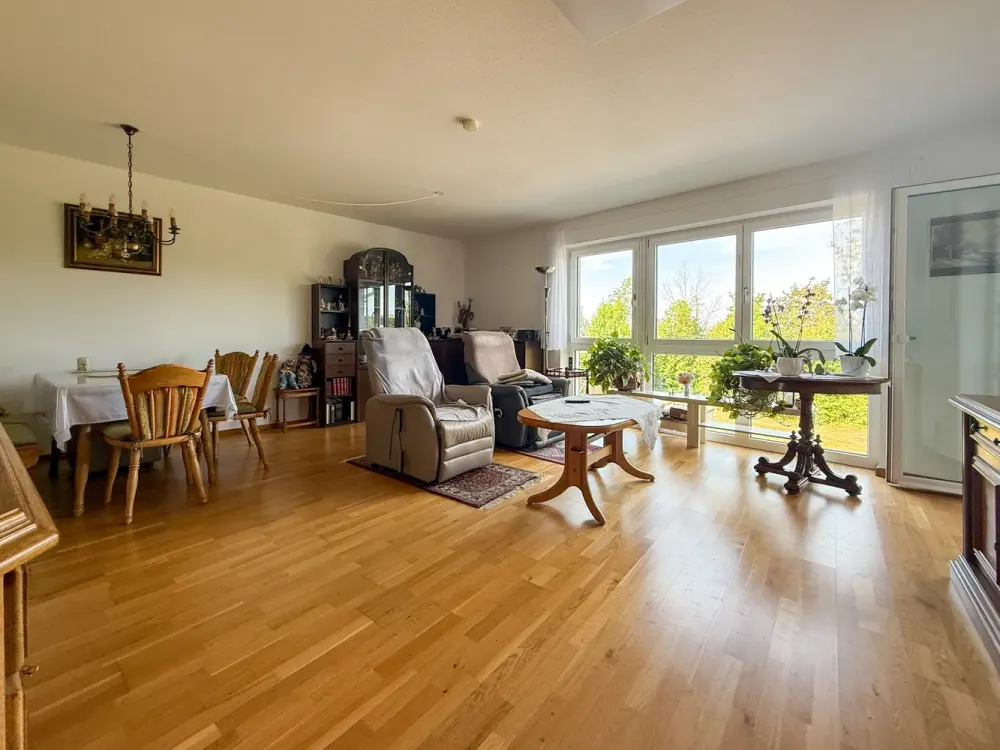 Großzügige 2 Zimmerwohnung mit Balkon in Neufinsing!