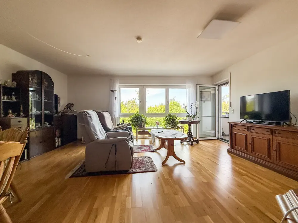 Großzügige 2 Zimmerwohnung mit Balkon in Neufinsing!