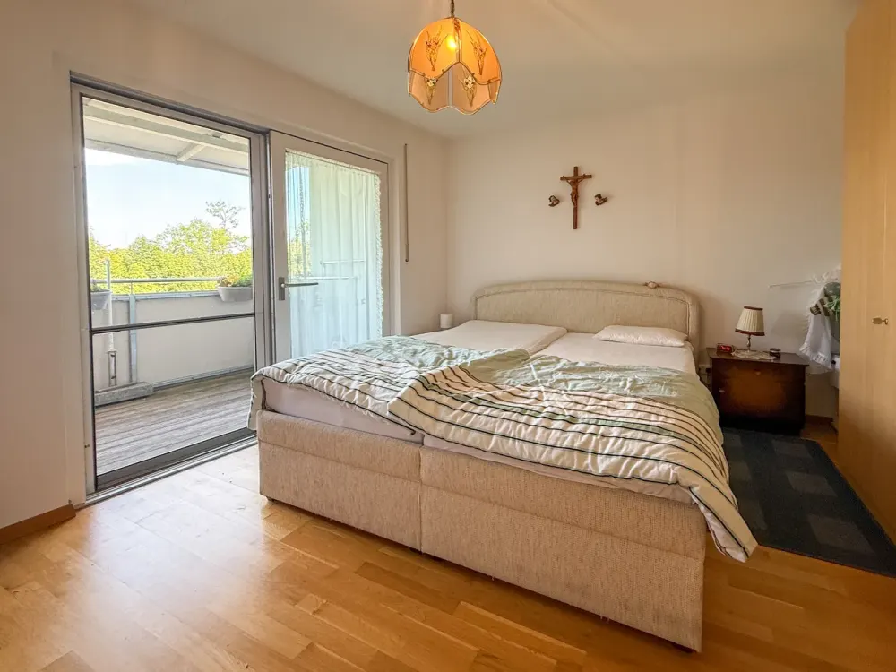 Großzügige 2 Zimmerwohnung mit Balkon in Neufinsing!