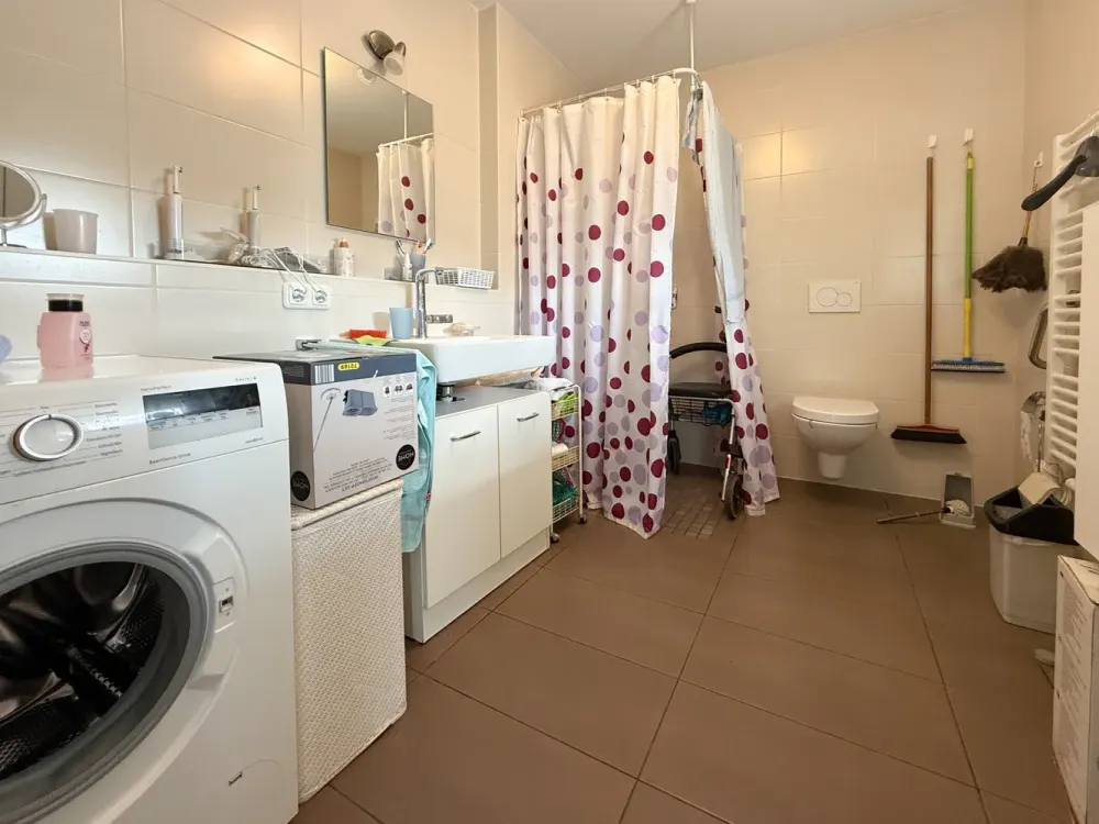 Großzügige 2 Zimmerwohnung mit Balkon in Neufinsing!