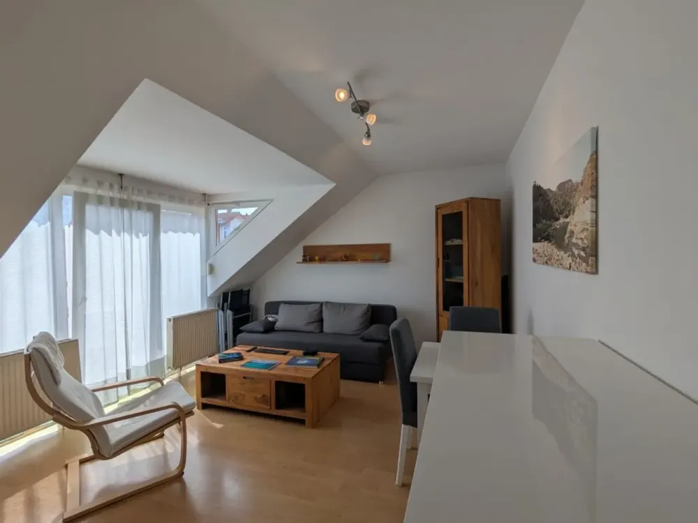 Beautiful 3-Room Attic Apartment in Quiet Location with Underground Parking Space