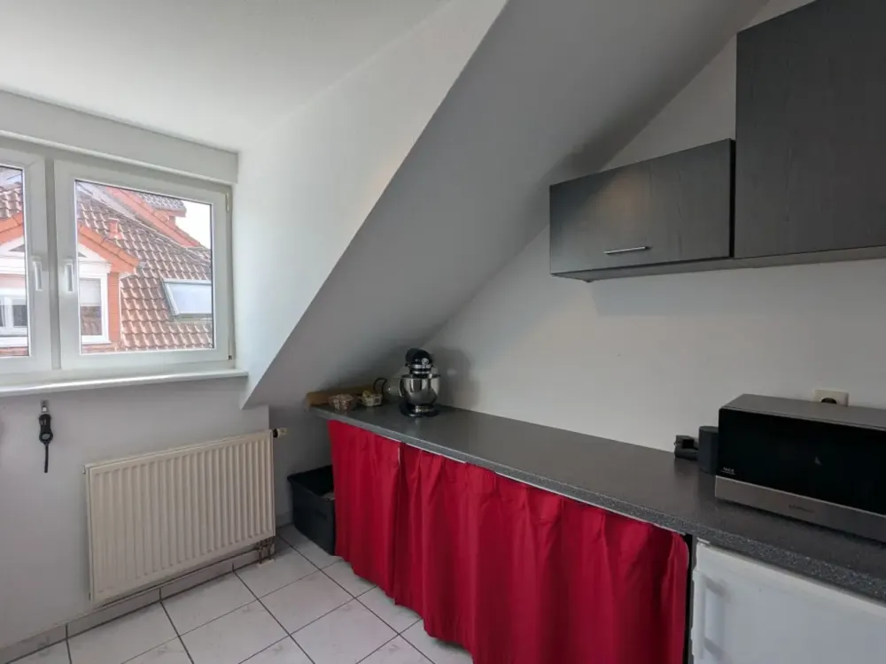 Beautiful 3-Room Attic Apartment in Quiet Location with Underground Parking Space