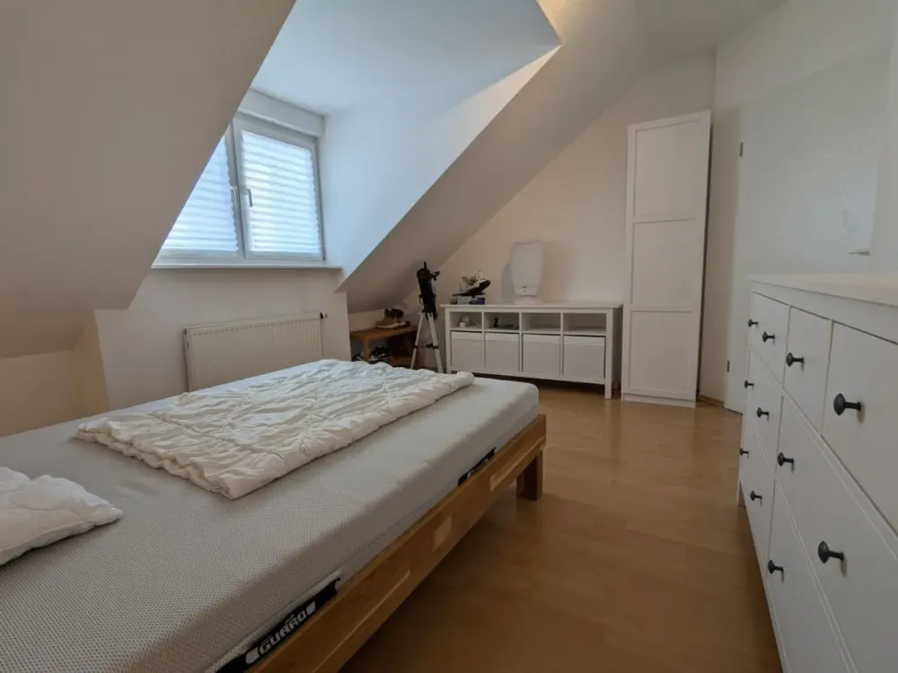 Beautiful 3-Room Attic Apartment in Quiet Location with Underground Parking Space