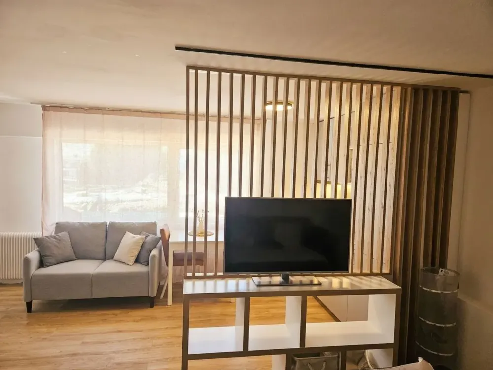 Charming Studio Apartment with High-Quality Interior and Fitted Kitchen in Ravensburg
