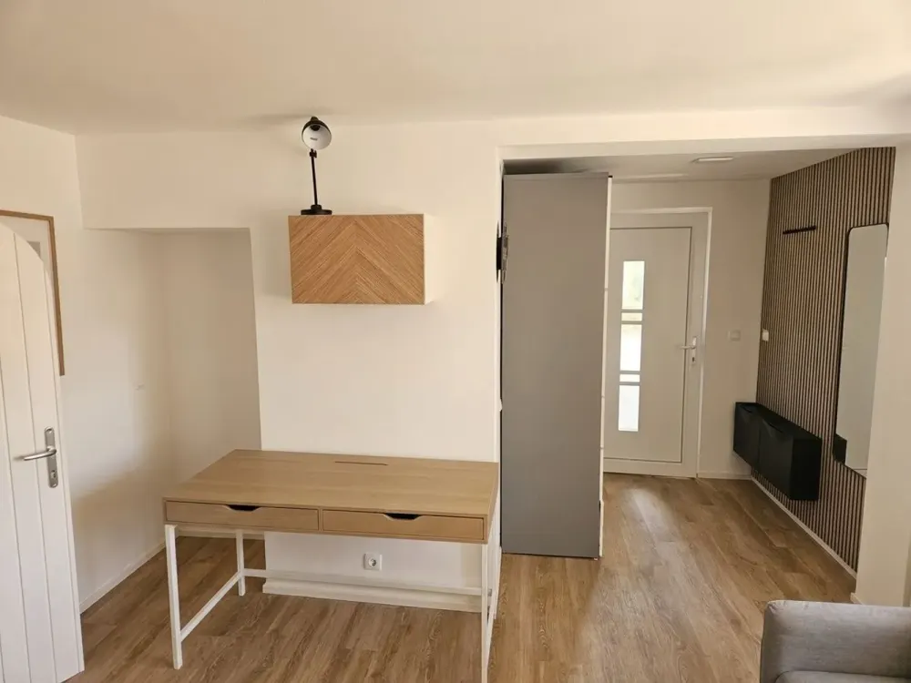Charming Studio Apartment with High-Quality Interior and Fitted Kitchen in Ravensburg