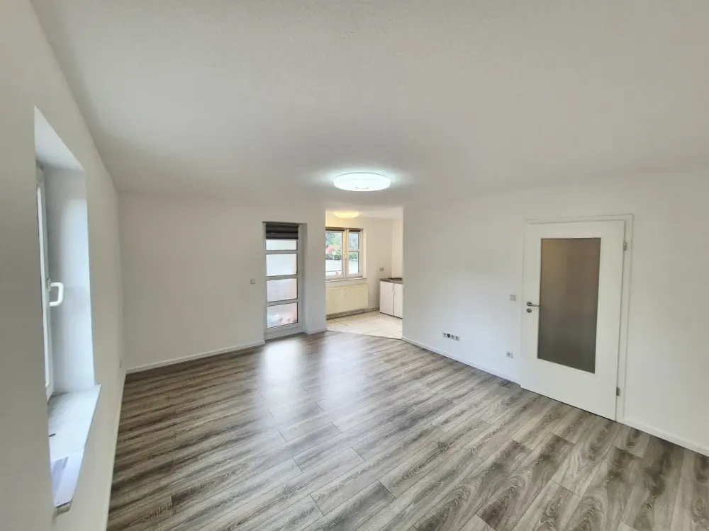 Frisch renoviertes 1-Zimmer-Apartment mit Balkon, neuer EBK & TG-Stellplatz (krzfr. Bezug mögl.)