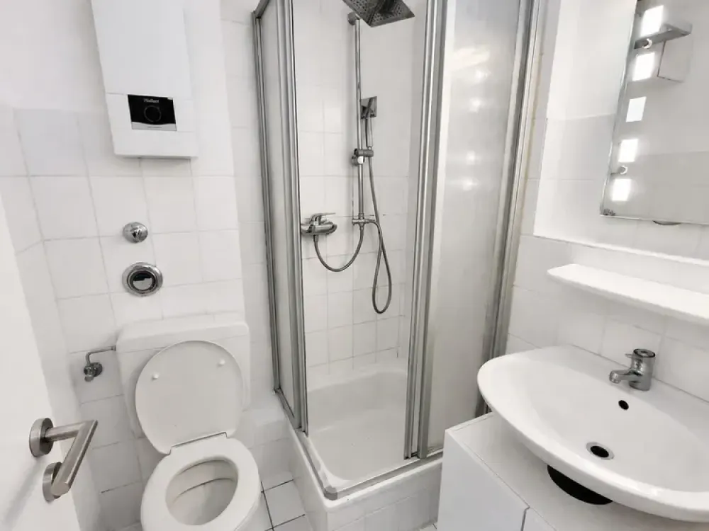Frisch renoviertes 1-Zimmer-Apartment mit Balkon, neuer EBK & TG-Stellplatz (krzfr. Bezug mögl.)
