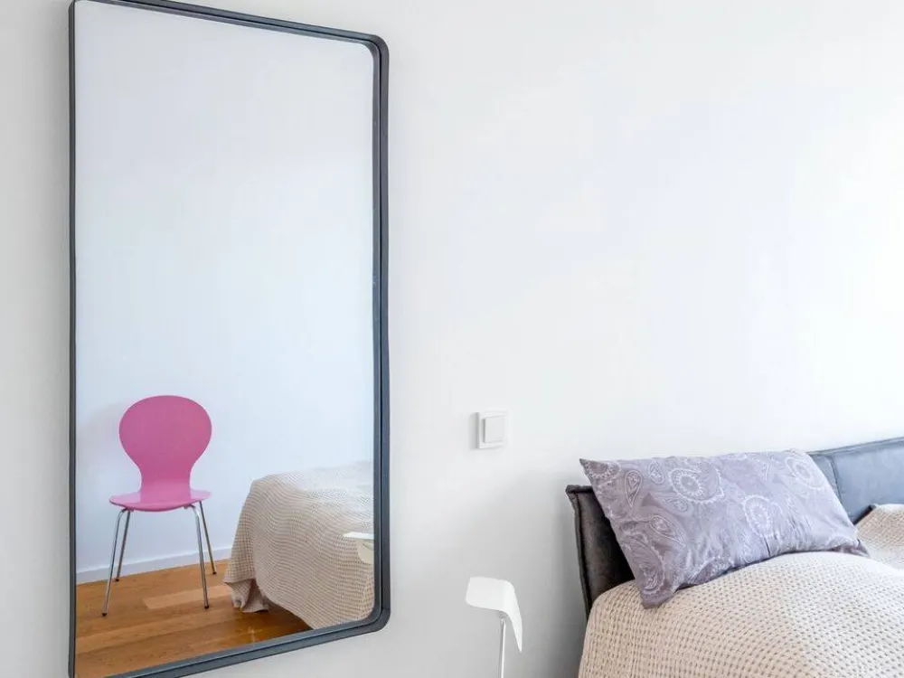 Lichtdurchflutete, geschmackvoll neu möblierte Wohnung mit Parkblick (flexibler Zeitmietvertrag)